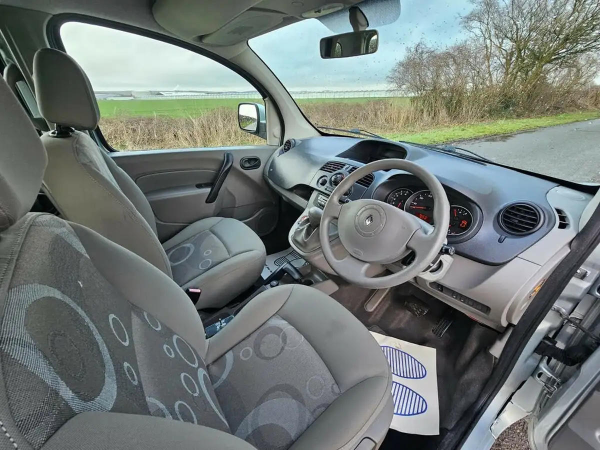 2011-renault-kangoo-16-expression-16v-105bhp-auto-big-14