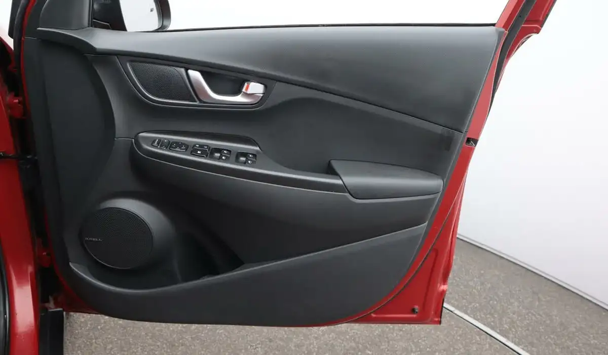2022-hyundai-kona-e-premium-136ps-39kwh-big-15