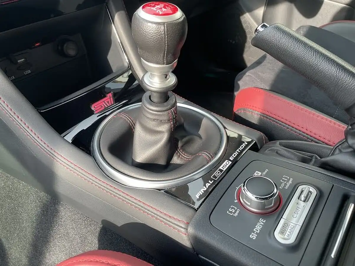2018-subaru-wrx-25-sti-type-uk-big-31