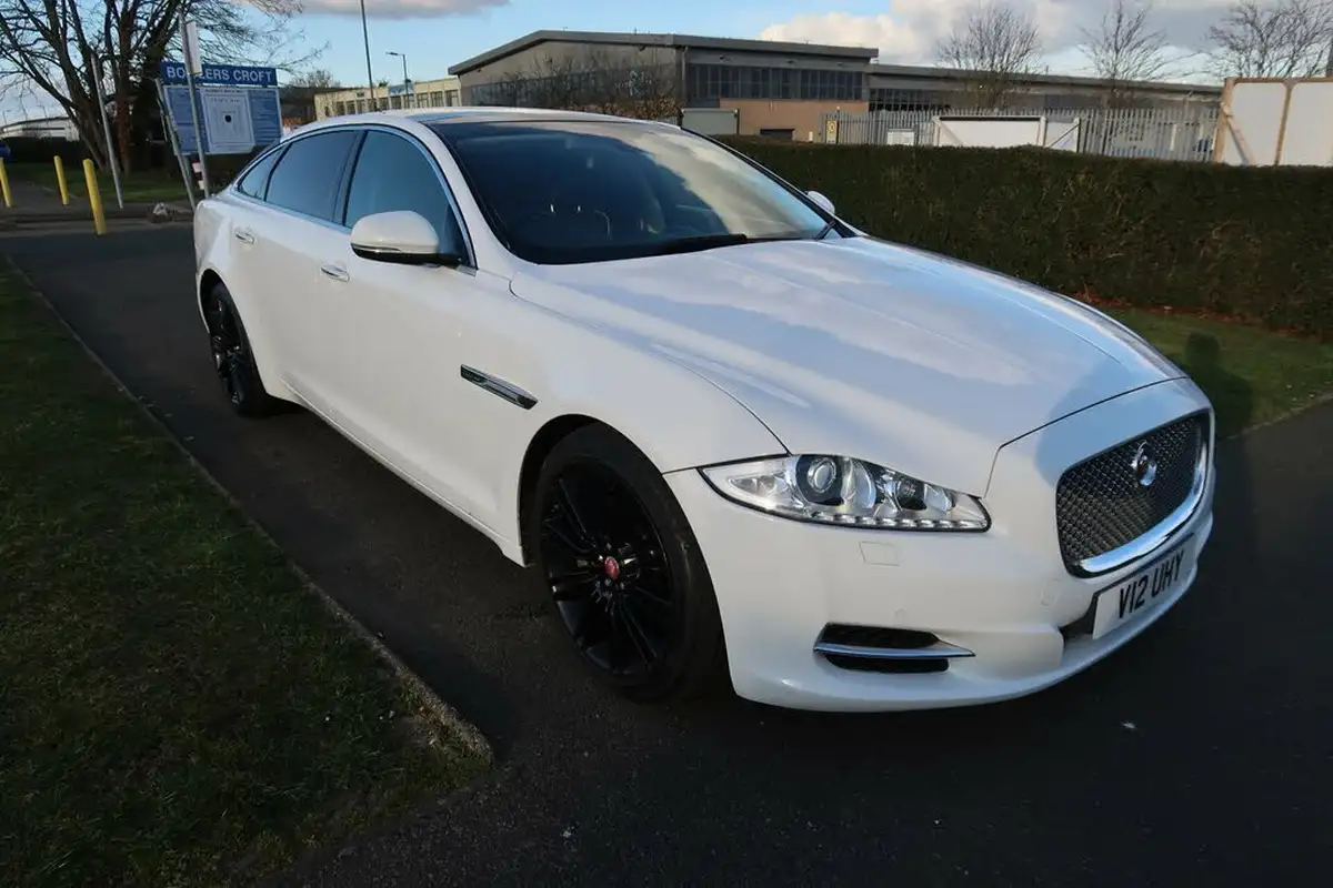2015-jaguar-xj-series-30td-xj-portfolio-lwb-auto-big-2