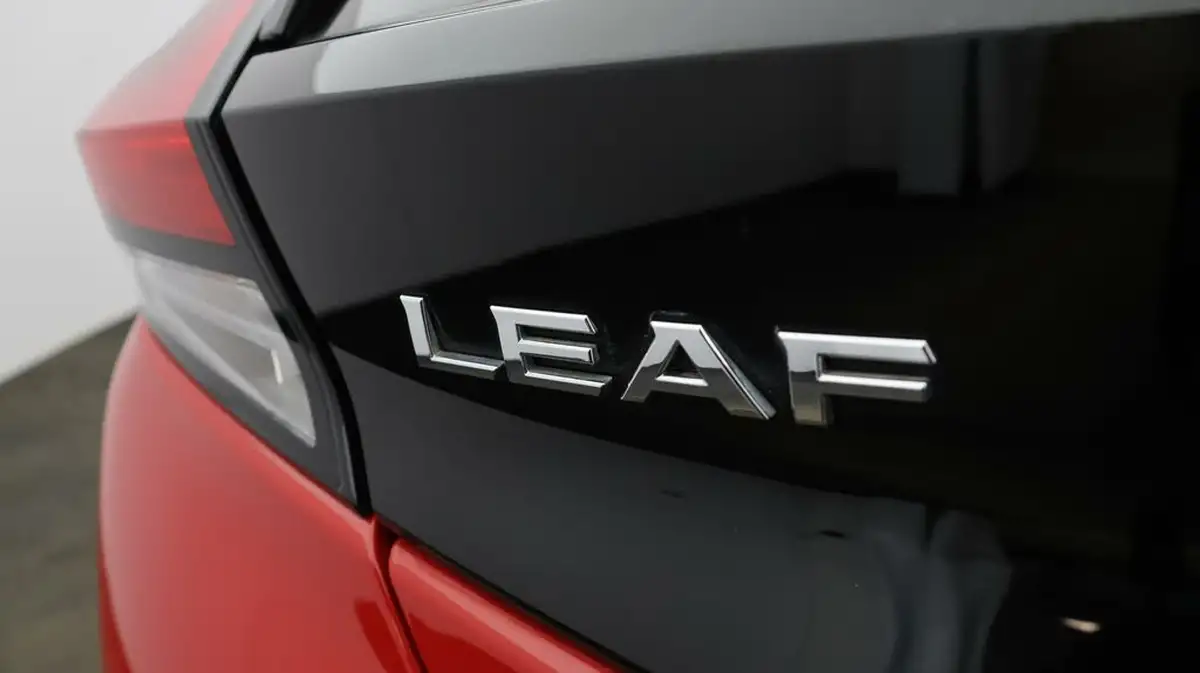 2020-nissan-leaf-e-e-tekna-big-19