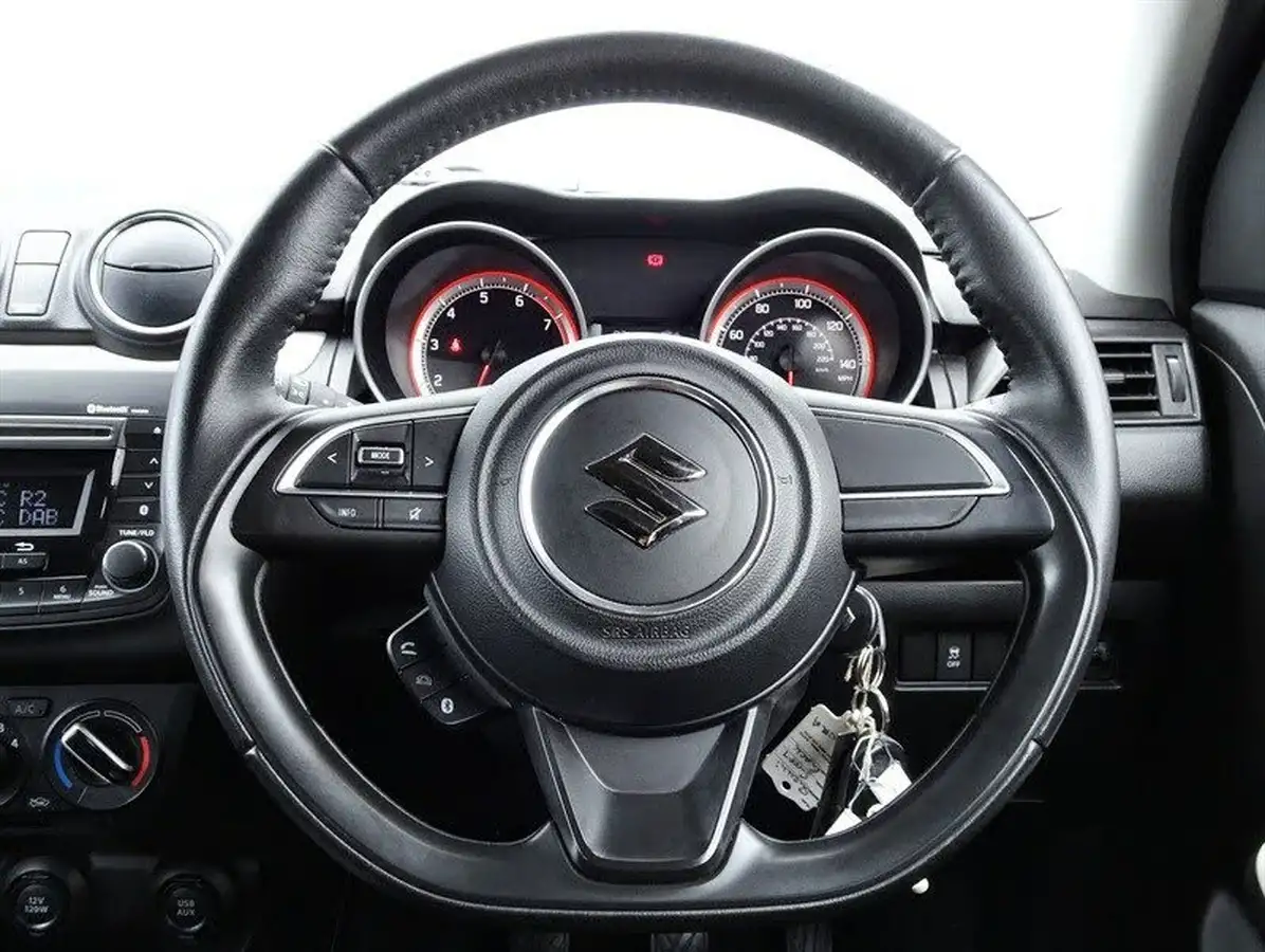 2019-suzuki-swift-12-dualjet-attitude-big-15