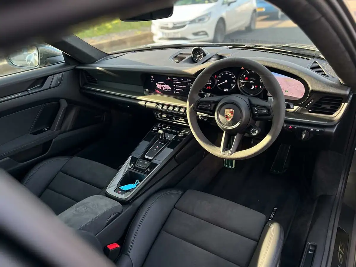 2023-porsche-911-30-carrera-gts-coupe-pdk-big-14