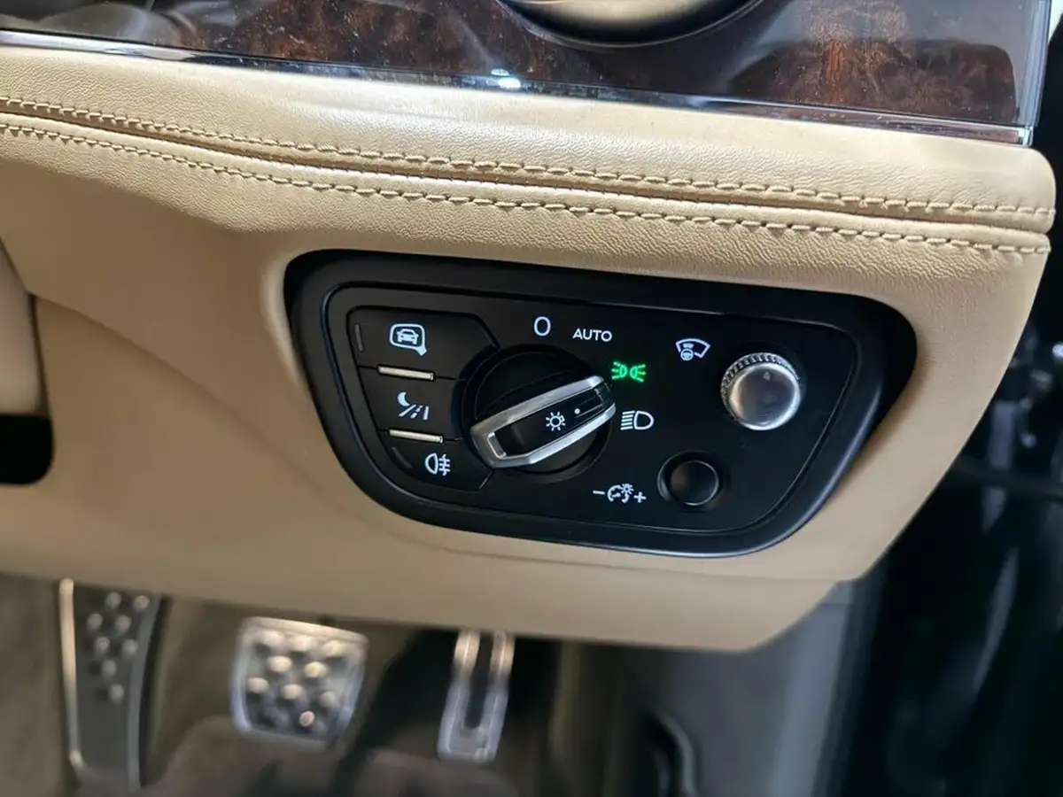 2017-bentley-bentayga-60-w12-big-13