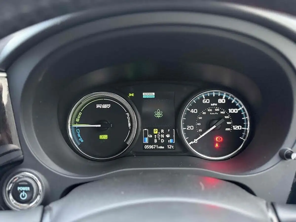 2014-mitsubishi-outlander-20-gx4h-big-28