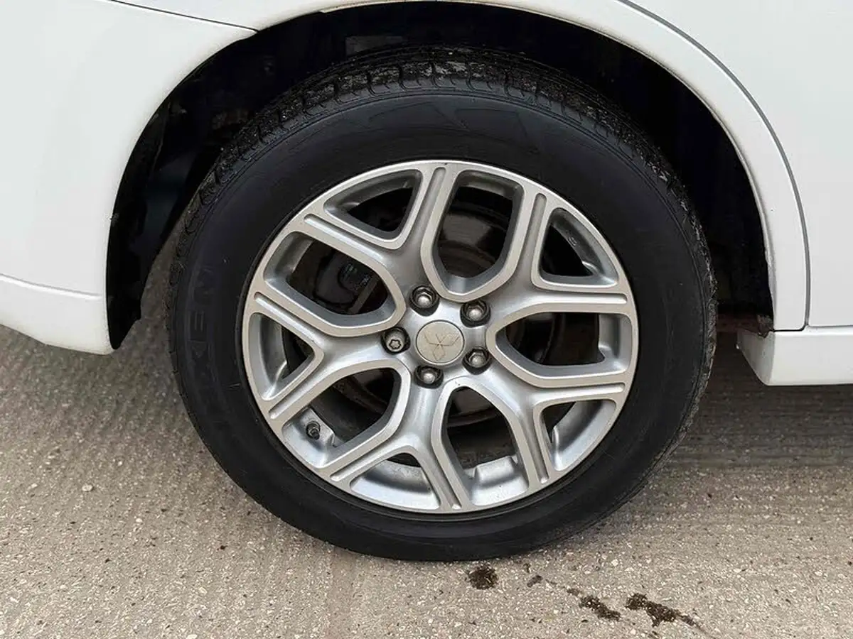2014-mitsubishi-outlander-20-gx4h-big-4