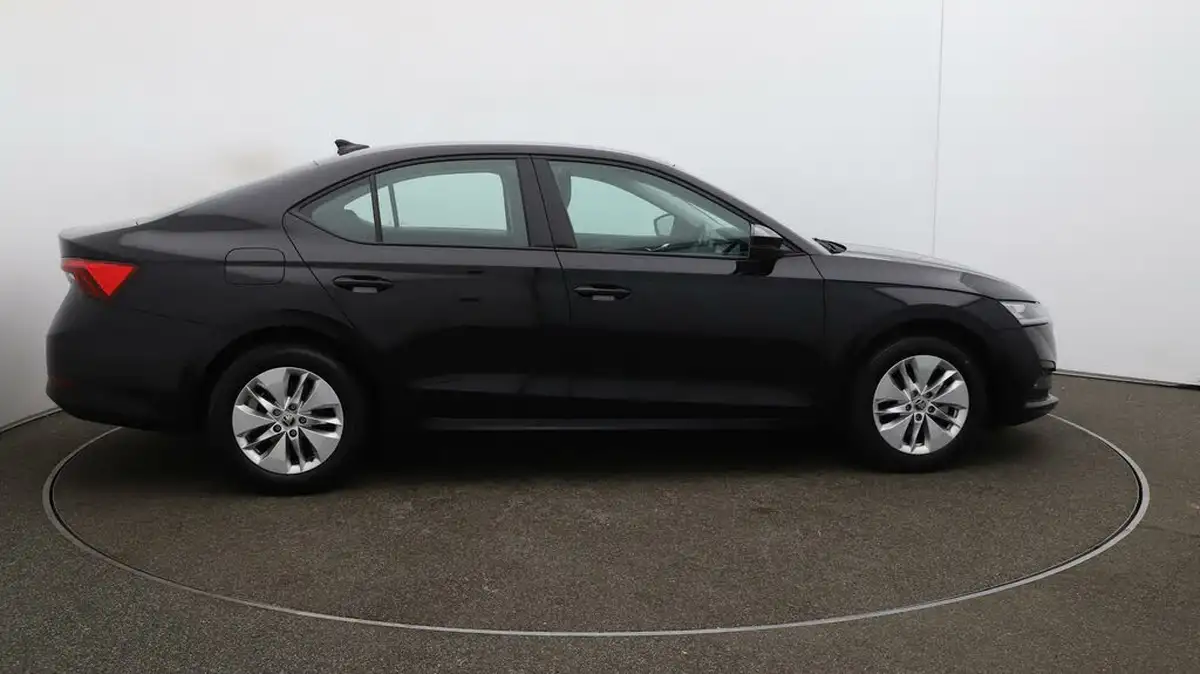 2022-skoda-octavia-10-tsi-se-technology-110ps-hatchback-big-8