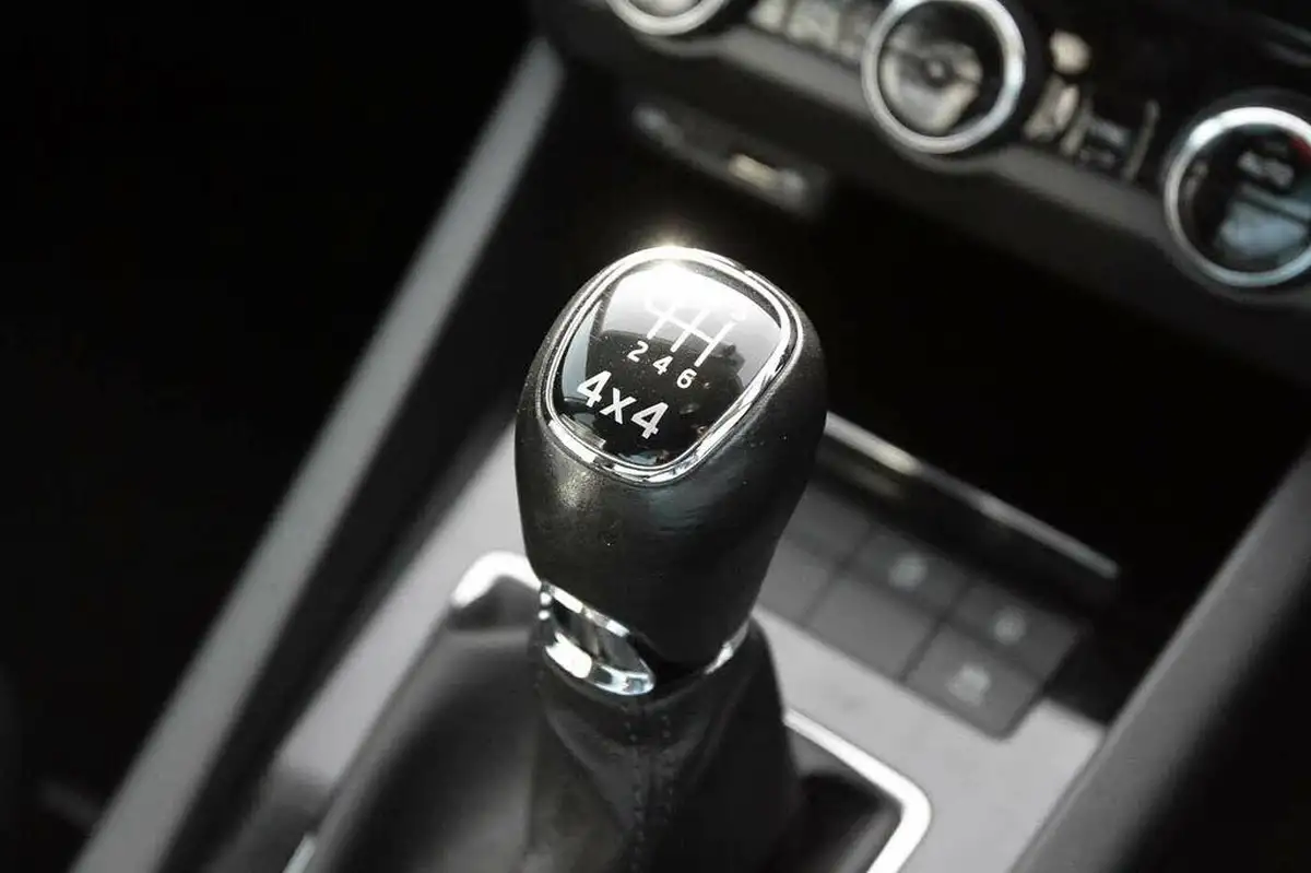 2017-skoda-octavia-20tdi-se-l-4x4-estate-big-15