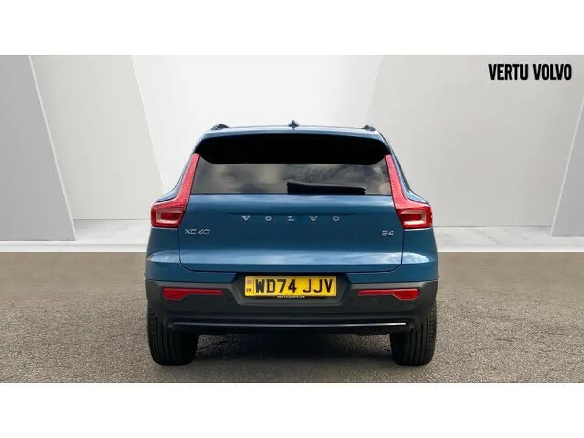 2024-volvo-xc40-20-b4-ultra-bright-big-12