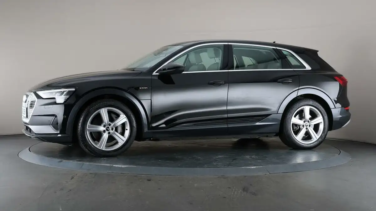 2021-audi-e-tron-50e-technik-station-wagon-big-40