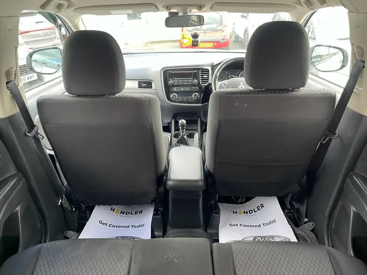 2013-mitsubishi-outlander-22di-d-gx3-7st-big-44
