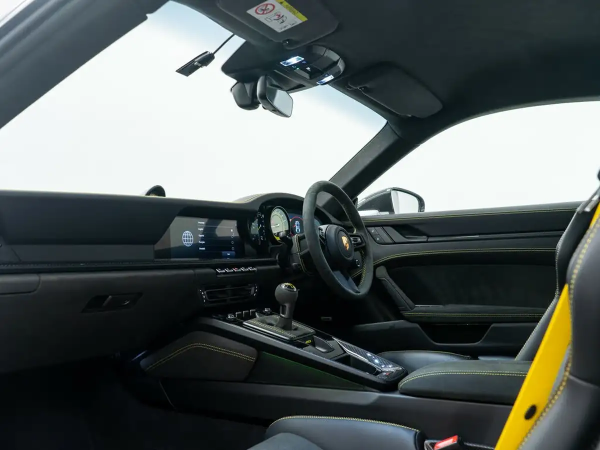 2022-porsche-911-40-gt3-rwd-big-26