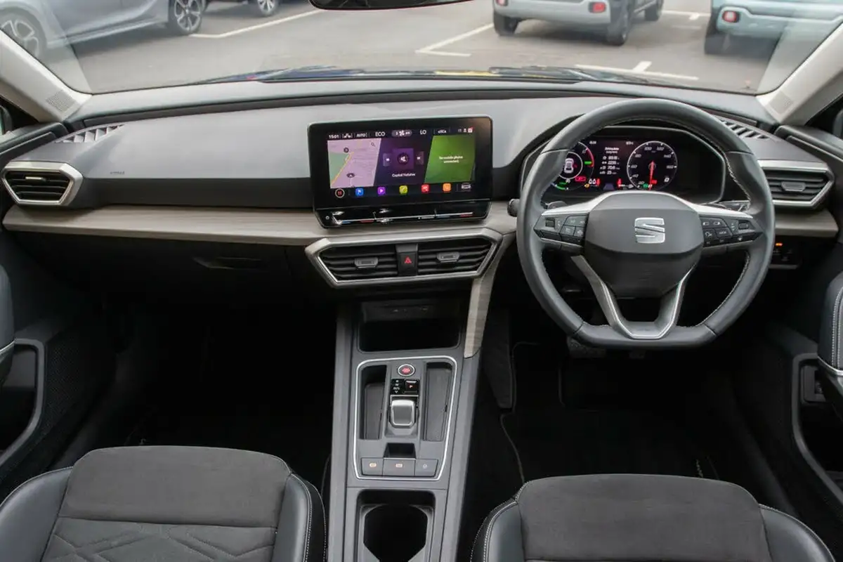 2021-seat-leon-14-e-hybrid-xcellence-hatchback-big-3