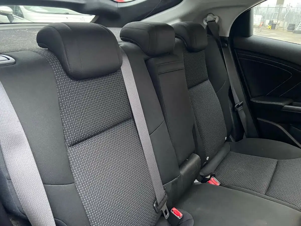 2017-honda-civic-16-i-dtec-se-plus-navi-hatchback-big-20