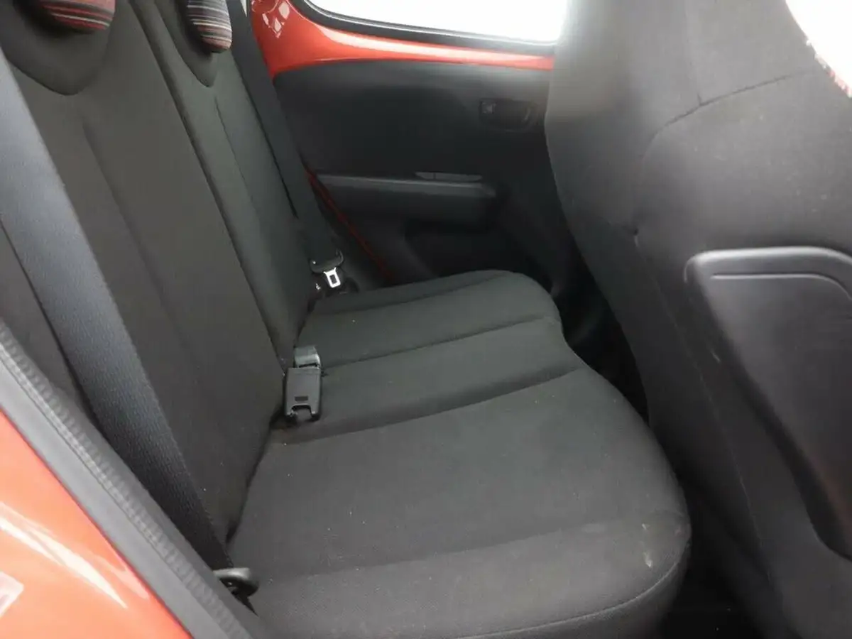 2016-citroen-c1-12-puretech-airscape-feel-big-21