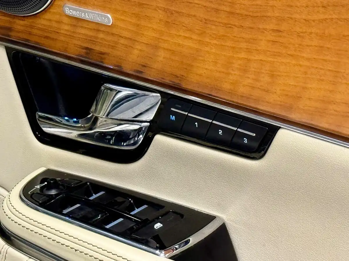 2010-jaguar-xj-series-50-xj-portfolio-big-19