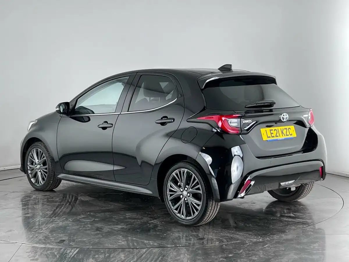 2021-toyota-yaris-15-vvt-i-excel-big-2