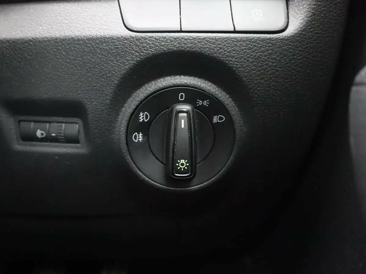 2018-skoda-fabia-10-tsi-monte-carlo-109ps-ss-hatchback-big-34