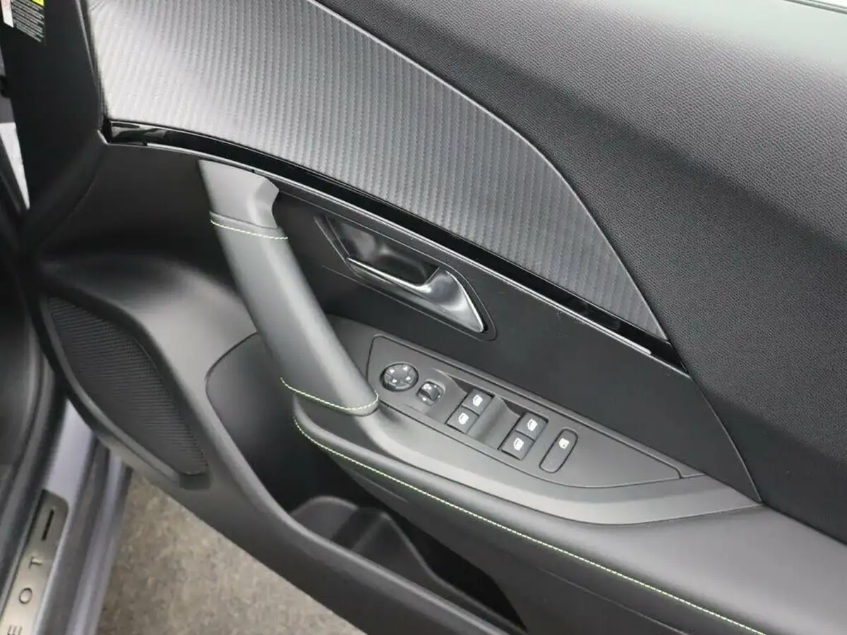 2021-peugeot-2008-suv-e-gt-50kwh-big-25