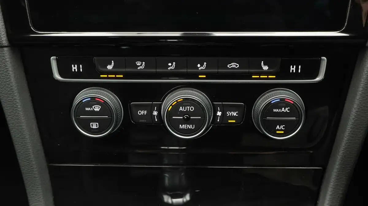 2019-volkswagen-golf-20-tsi-r-300ps-hatchback-5d-dsg-big-12