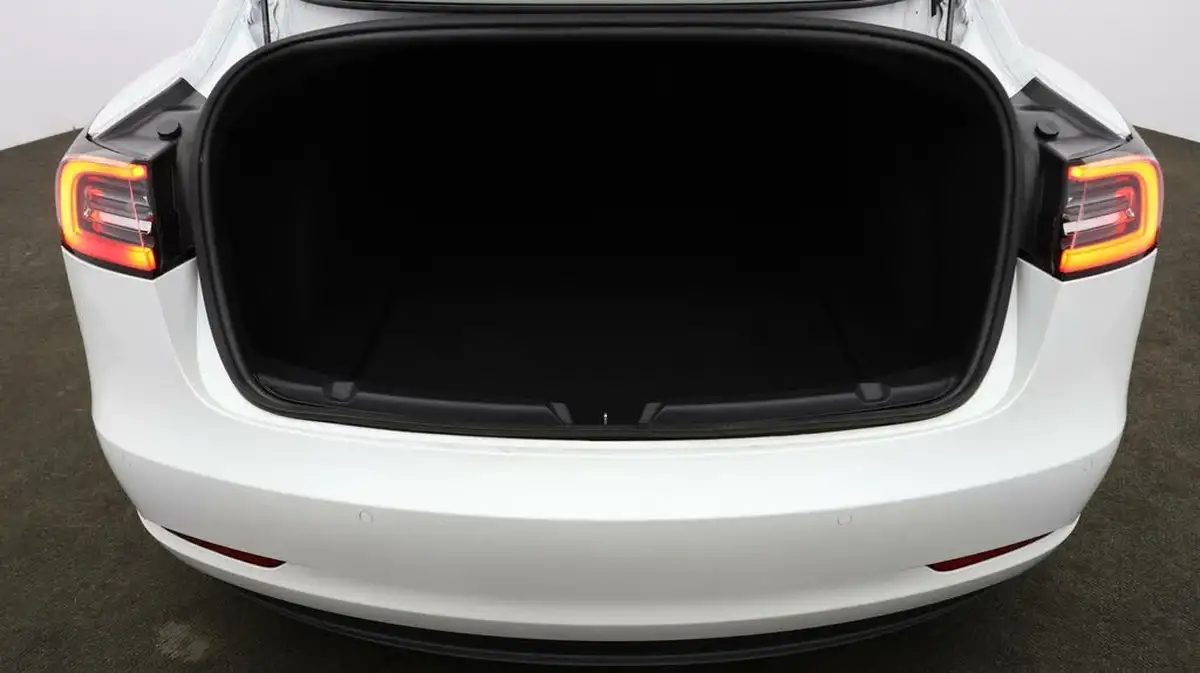 2020-tesla-model-3-e-long-range-big-9