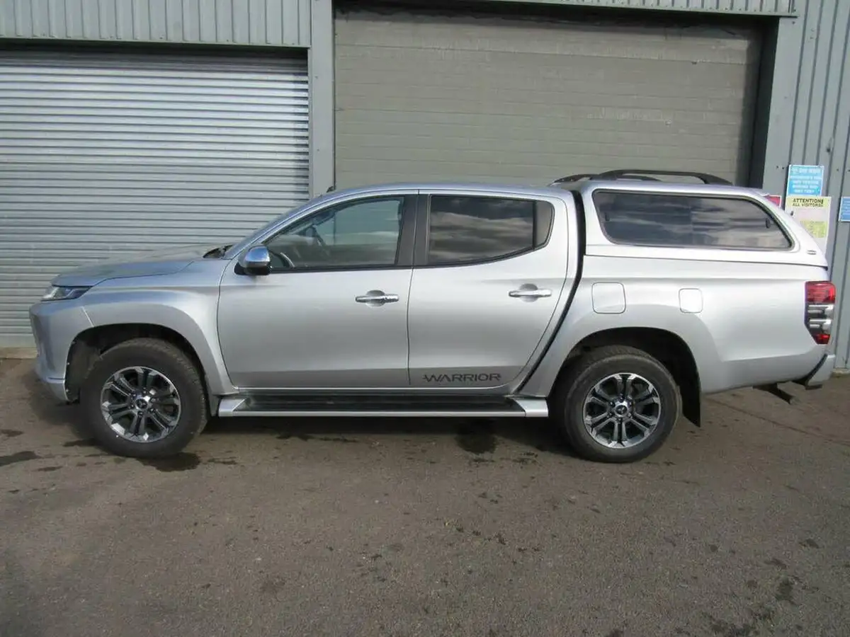 2019-mitsubishi-l200-22di-d-warrior-big-2