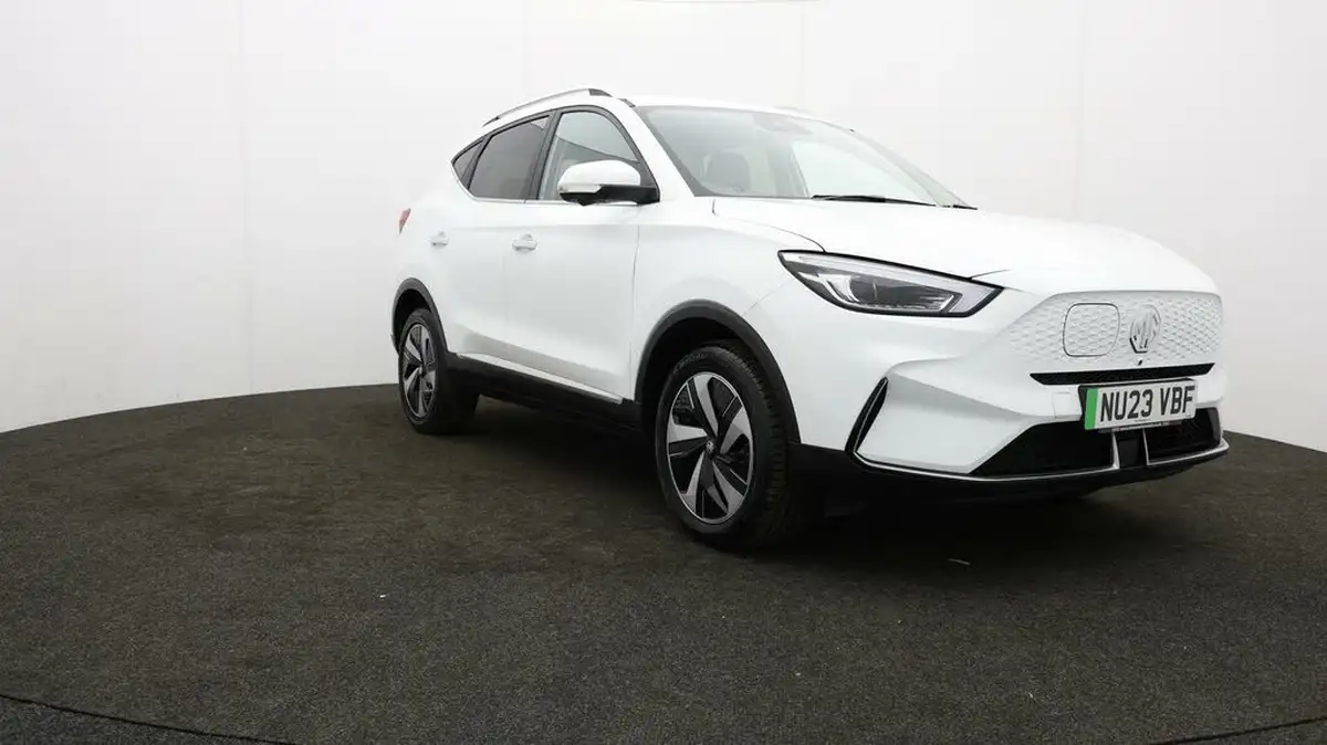 2023-mg-zs-suv-e-trophy-ev-156ps-long-range-big-40
