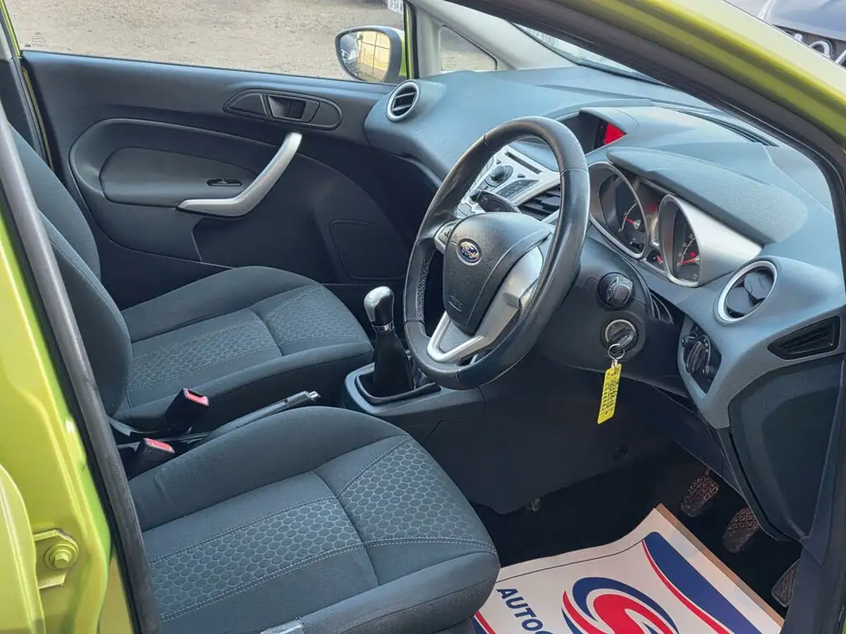 2009-ford-fiesta-125-zetec-5d-big-19