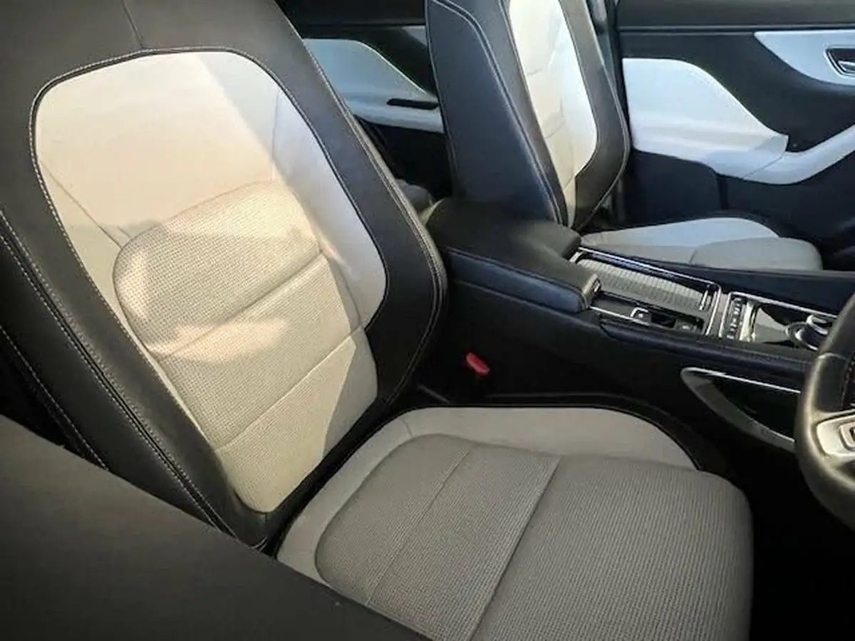2017-jaguar-f-pace-20i-r-sport-250ps-1997cc-big-19