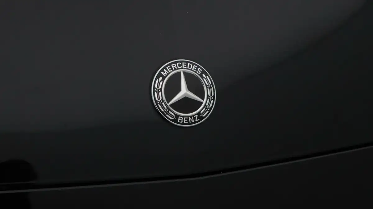 2019-mercedes-benz-c-class-20d-c300d-amg-line-245ps-premiumss-saloon-4d-big-22
