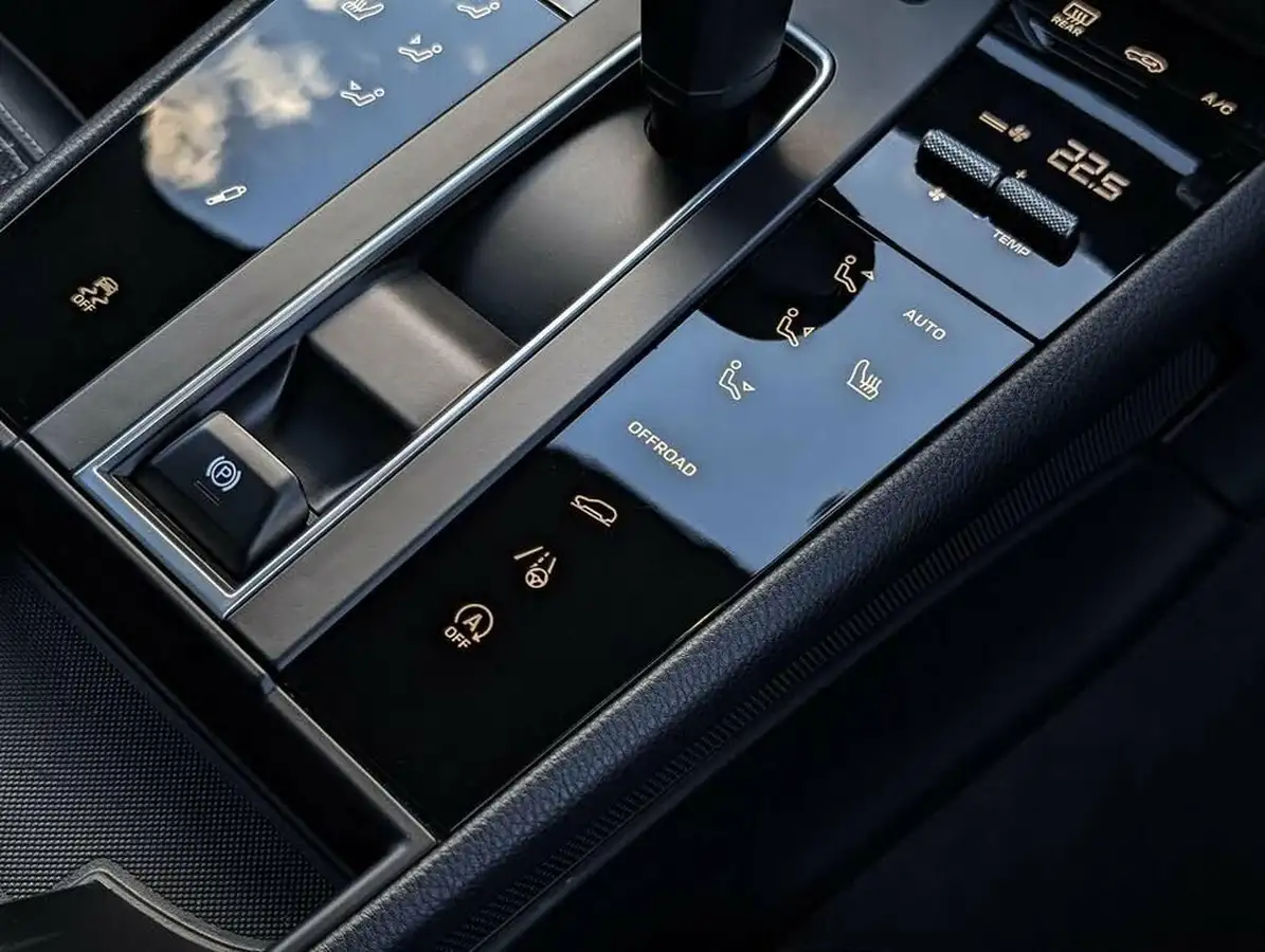 2022-porsche-macan-20-big-44