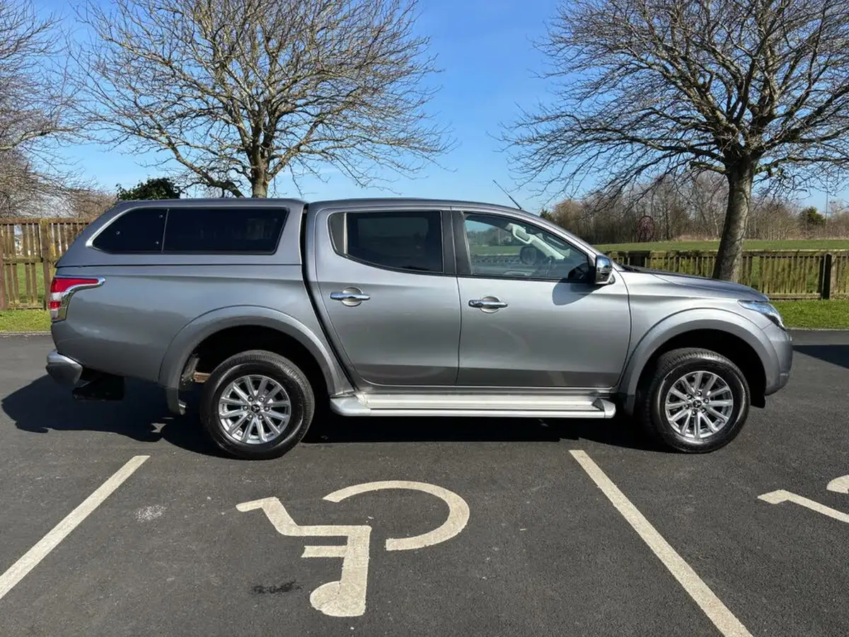 2019-mitsubishi-l200-24di-d-barbarian-eu6-big-7