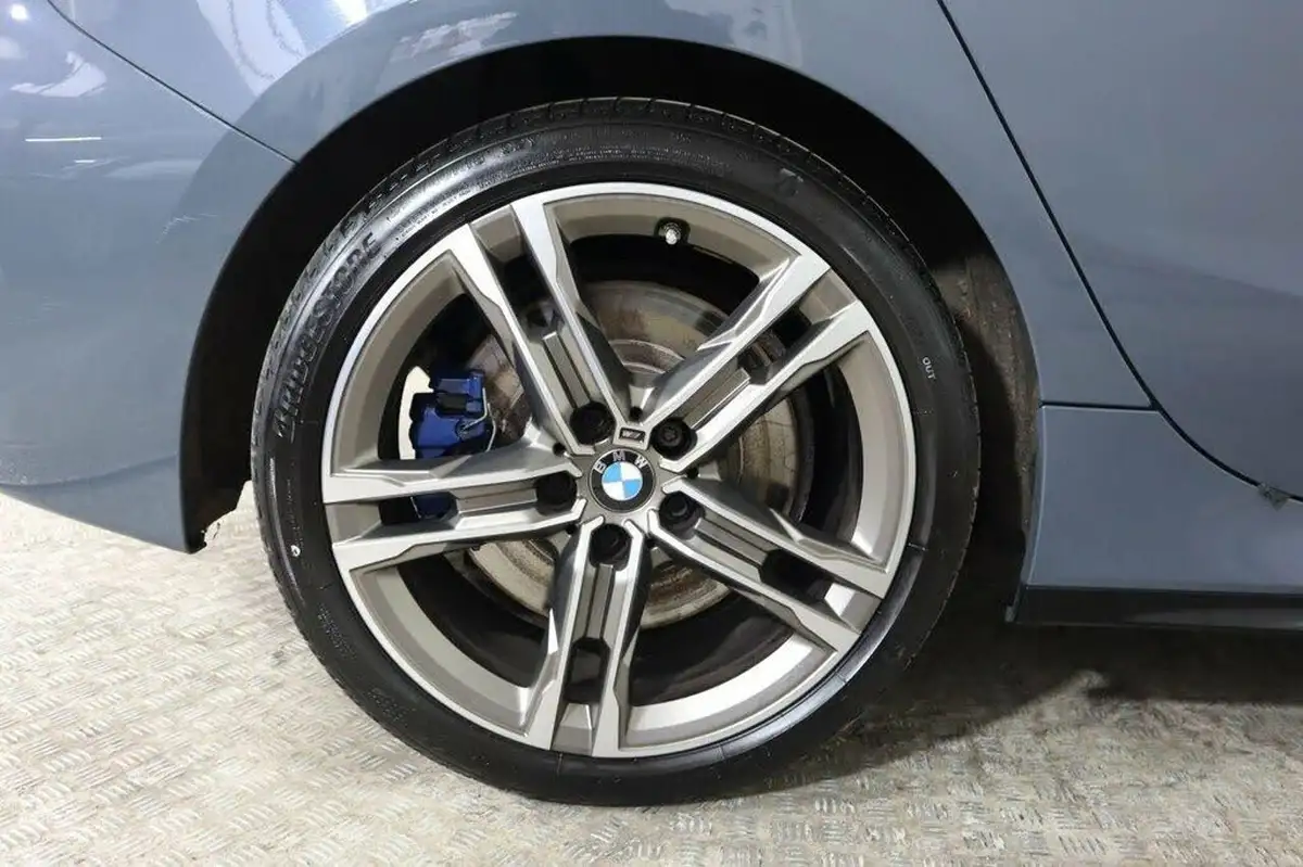 2022-bmw-1-series-20-m135i-xdrive-big-15