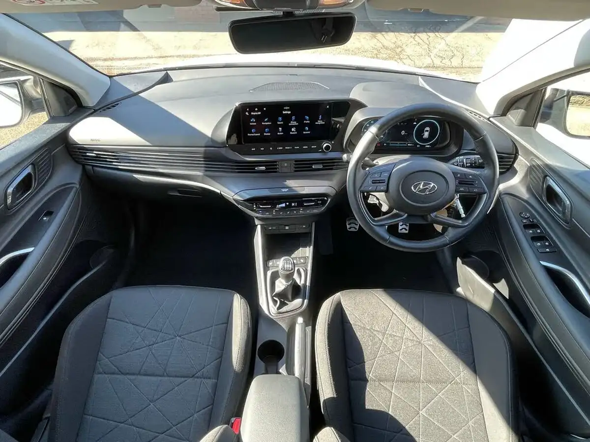 2024-hyundai-bayon-10-t-gdi-premium-100ps-48-volt-mhev-big-15