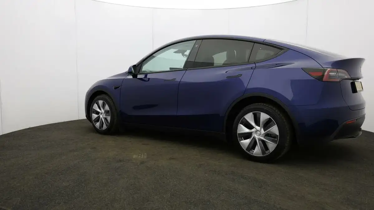 2022-tesla-model-y-e-long-range-big-65