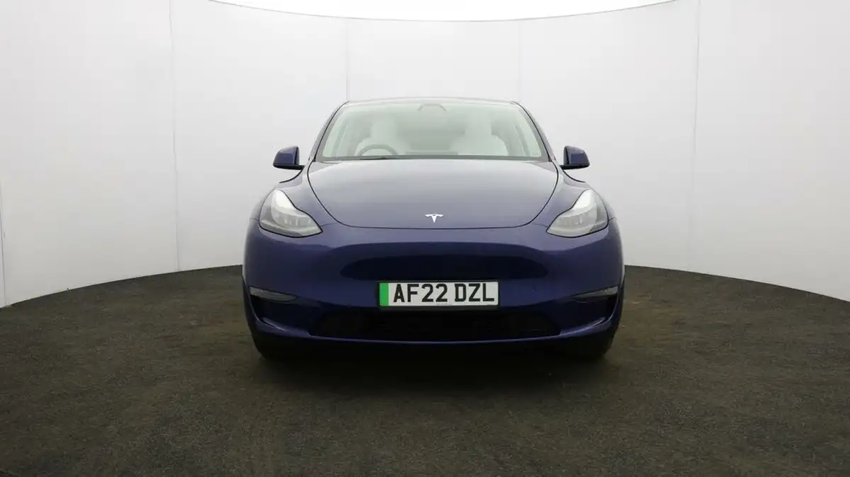2022-tesla-model-y-e-long-range-big-41