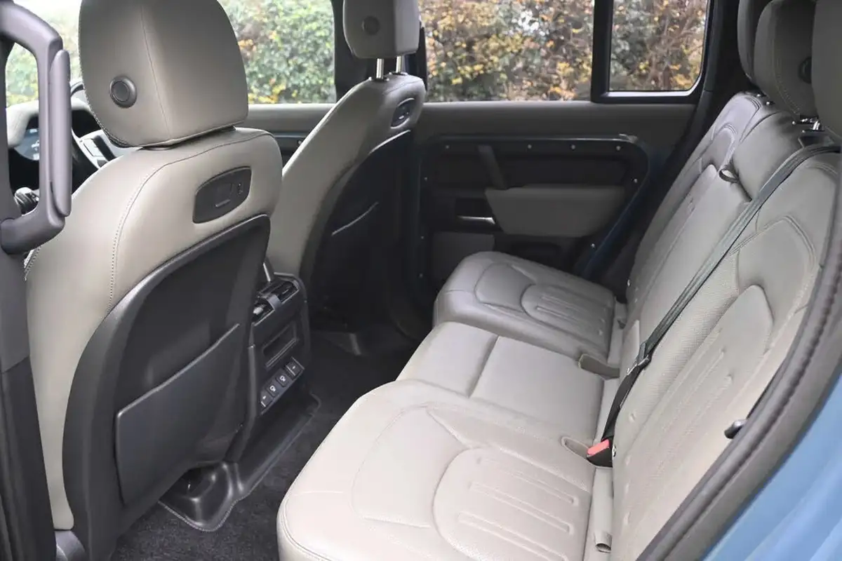 2021-land-rover-110-defender-30-d200-s-big-15