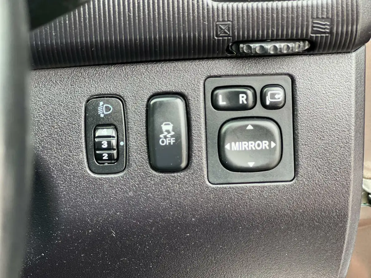 2014-mitsubishi-l200-25td-barbarian-auto-big-22