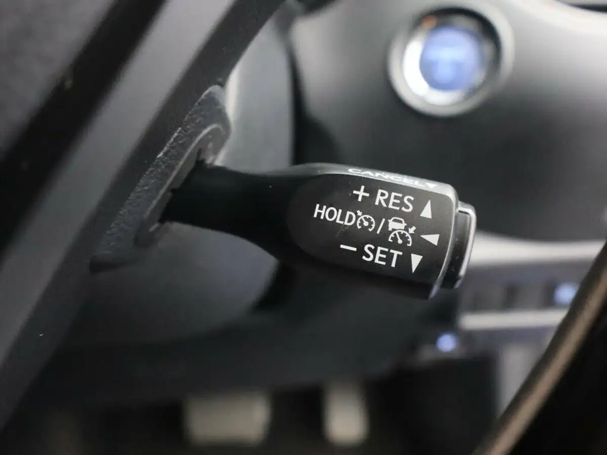 2021-toyota-c-hr-18-vvt-i-icon-big-25