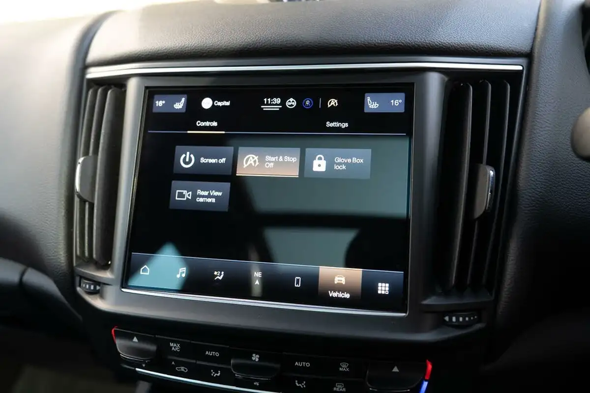 2021-maserati-levante-30-gransport-big-51