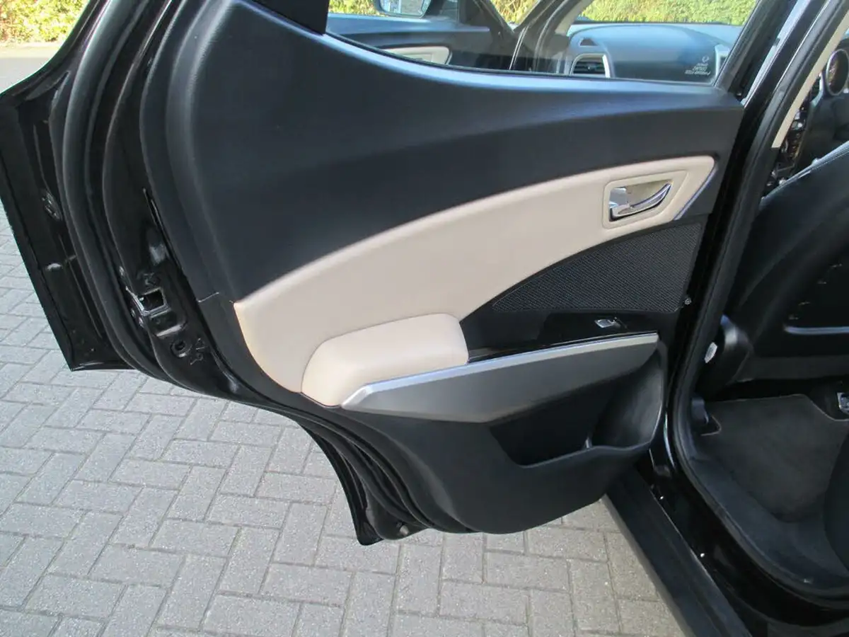 2016-kgm-ssangyong-tivoli-16-ex-big-39