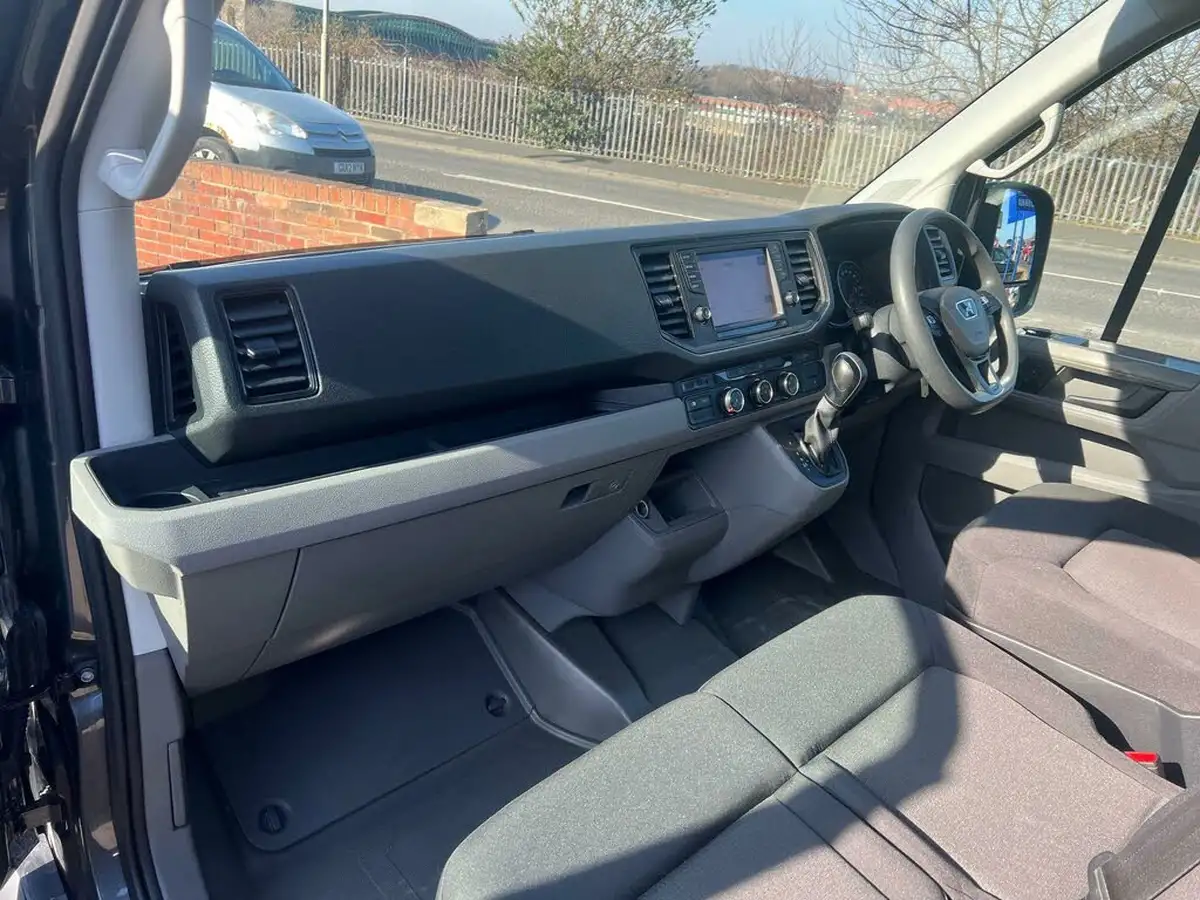2020-man-tge-20-td-3140-long-high-roof-panel-auto-big-12
