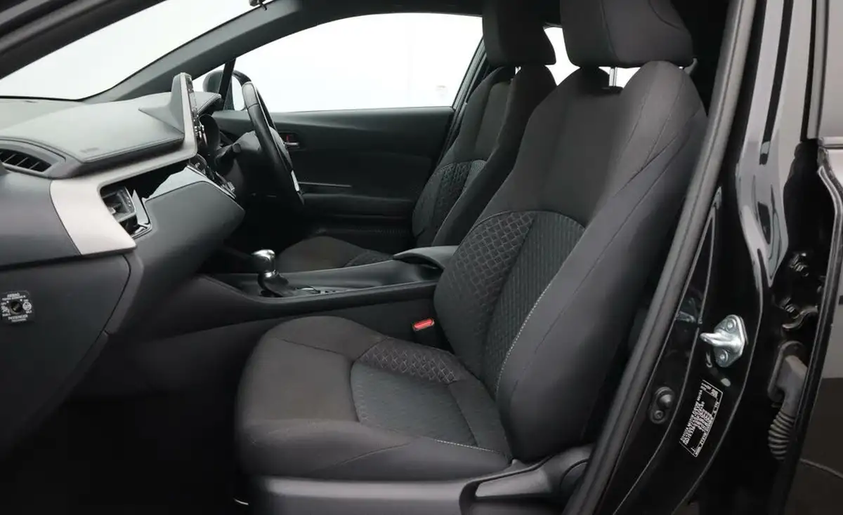 2022-toyota-c-hr-18-vvt-i-icon-big-14