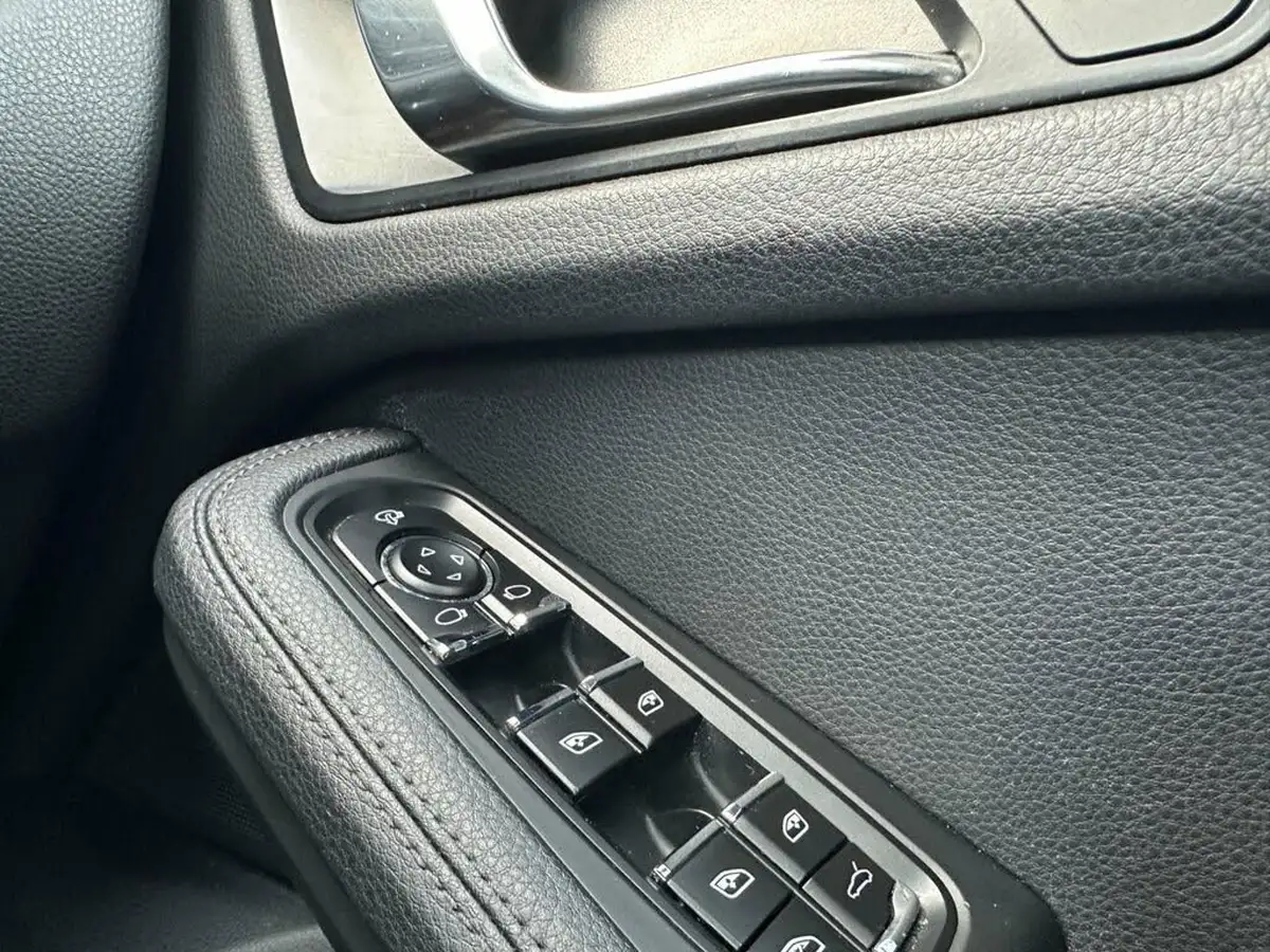 2015-porsche-macan-30-s-big-13