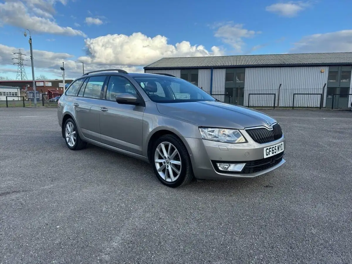 2015-skoda-octavia-big-16