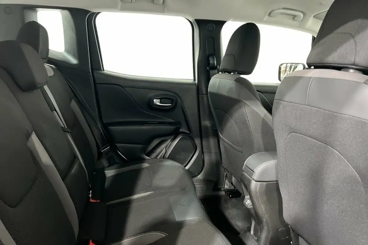 2022-jeep-renegade-10-gse-limited-big-6