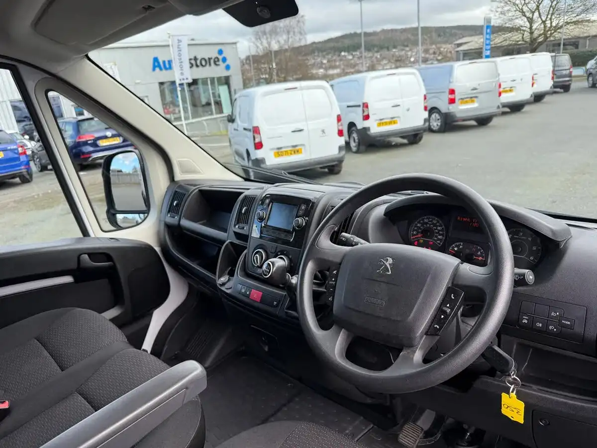 2021-peugeot-boxer-22-bluehdi-professional-435-l3-h2-140bhpeu6dt-big-10