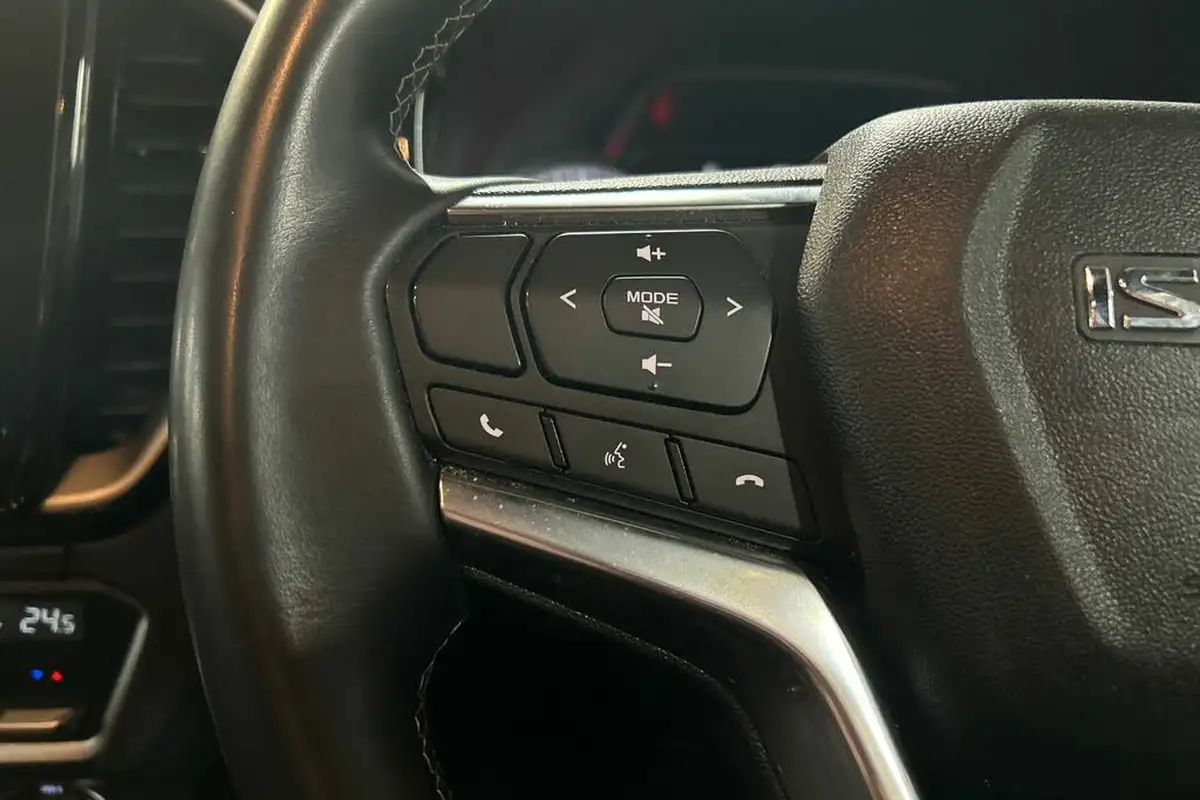 2023-isuzu-d-max-19td-v-cross-steel-edition-auto-big-7