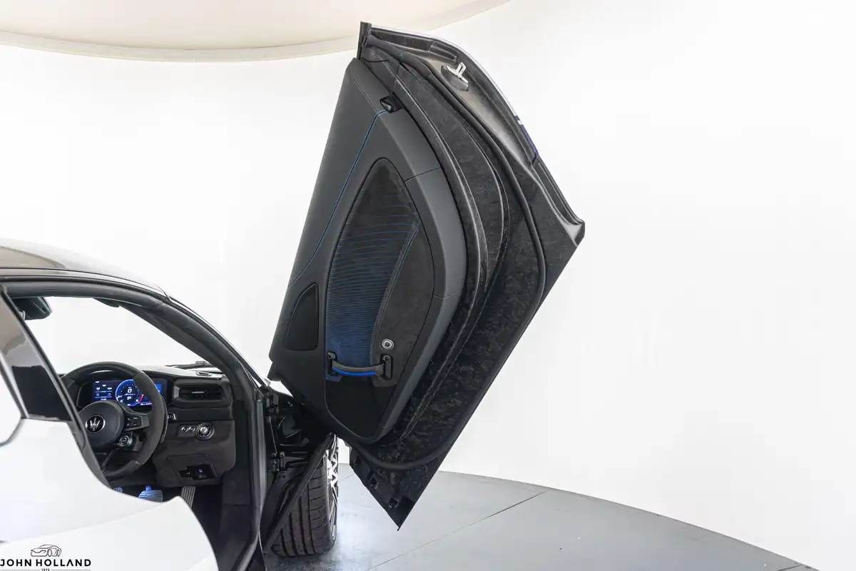 2023-maserati-mc20-30-no-trim-big-55