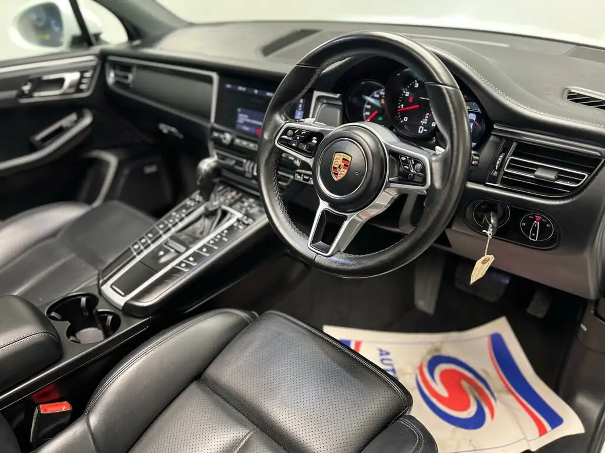 2019-porsche-macan-20-big-30